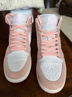 Air Jordan 1 Mid SE “Legend Pink” 
Men’s size  11